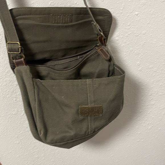 New Utility Purse crossbody and/or shoulder Bag BNIP - Picture 2 of 5